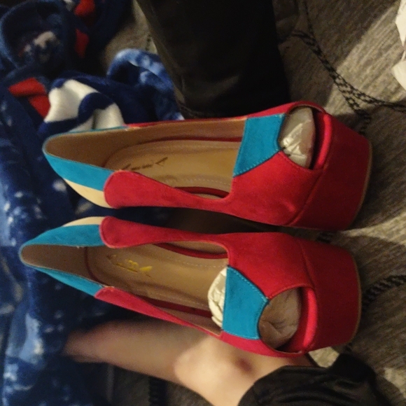 Teal and pink platform stilettos - Picture 2 of 4